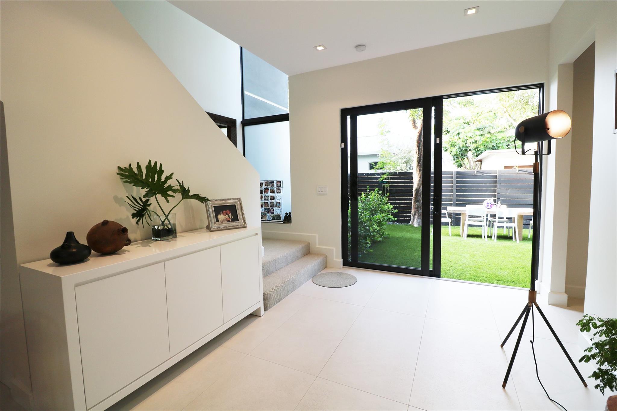 Lauderdale 2-9 D - Residential Lease