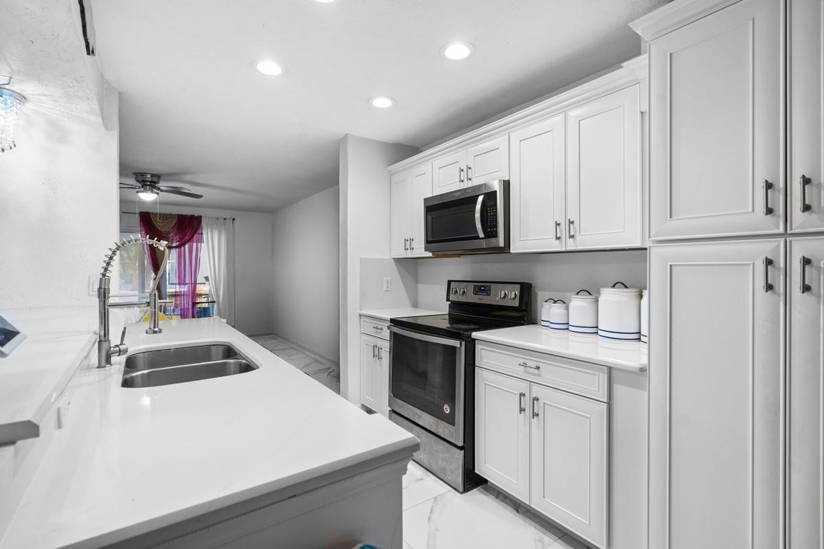 10762 La Placida Drive 7-107, Coral Springs, FL, 33065/$205,000 4 10762 La Placida Drive 7-107