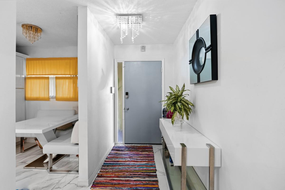 10762 La Placida Drive 7-107, Coral Springs, FL, 33065/$205,000 1 10762 La Placida Drive 7-107