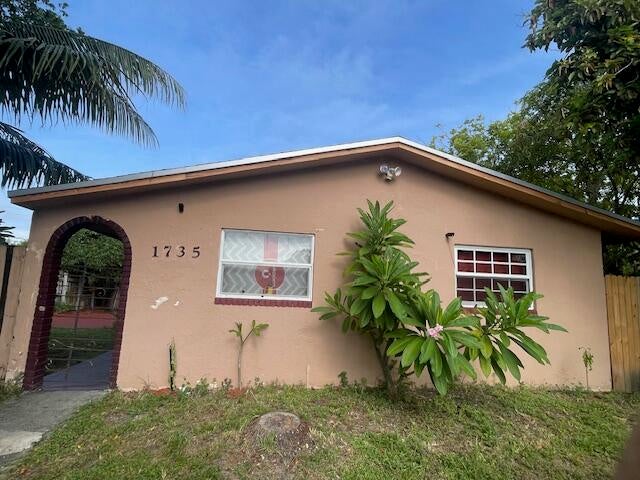 Photo of 1735 SW 44th Terrace, Fort Lauderdale, FL 33317 (MLS # B26068855)