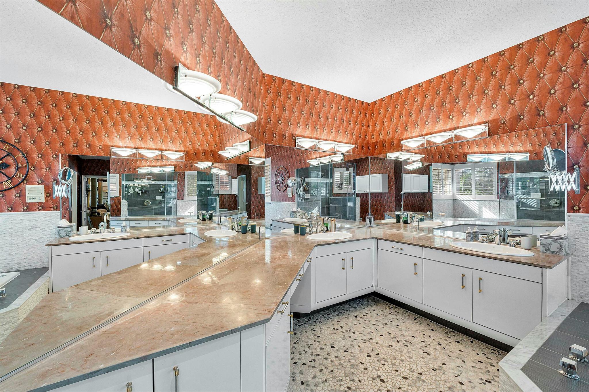 TROPIC ISLE - Residential