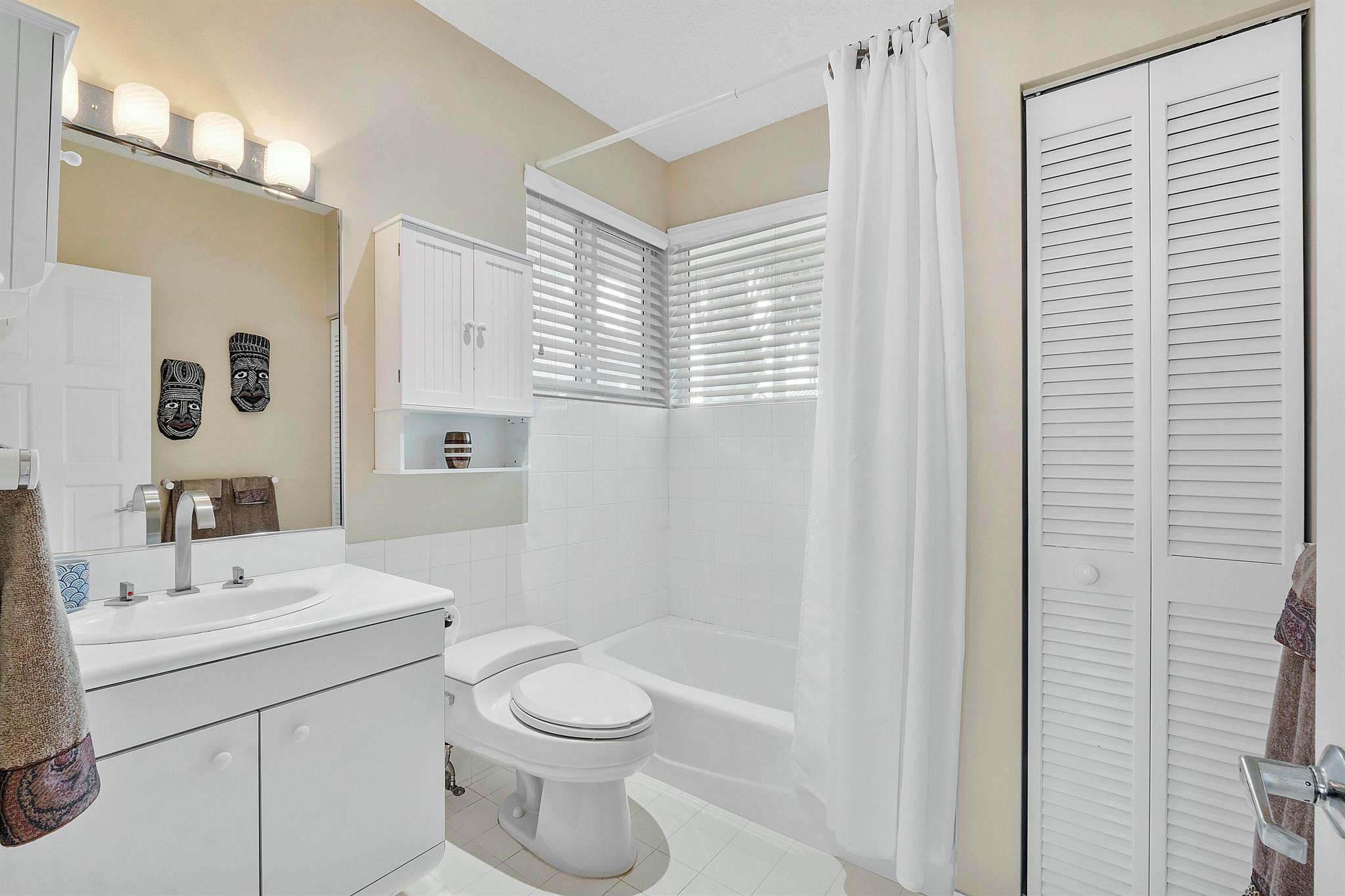 TROPIC ISLE - Residential