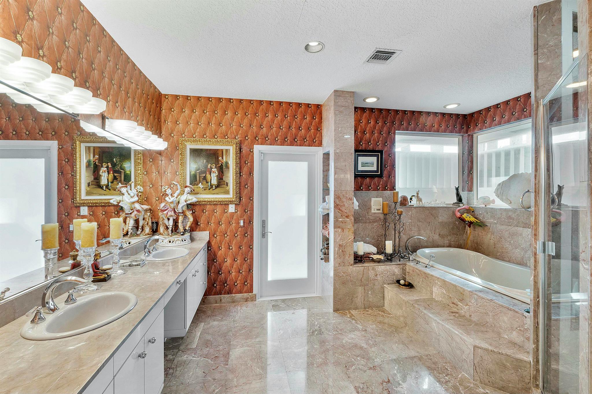 TROPIC ISLE - Residential