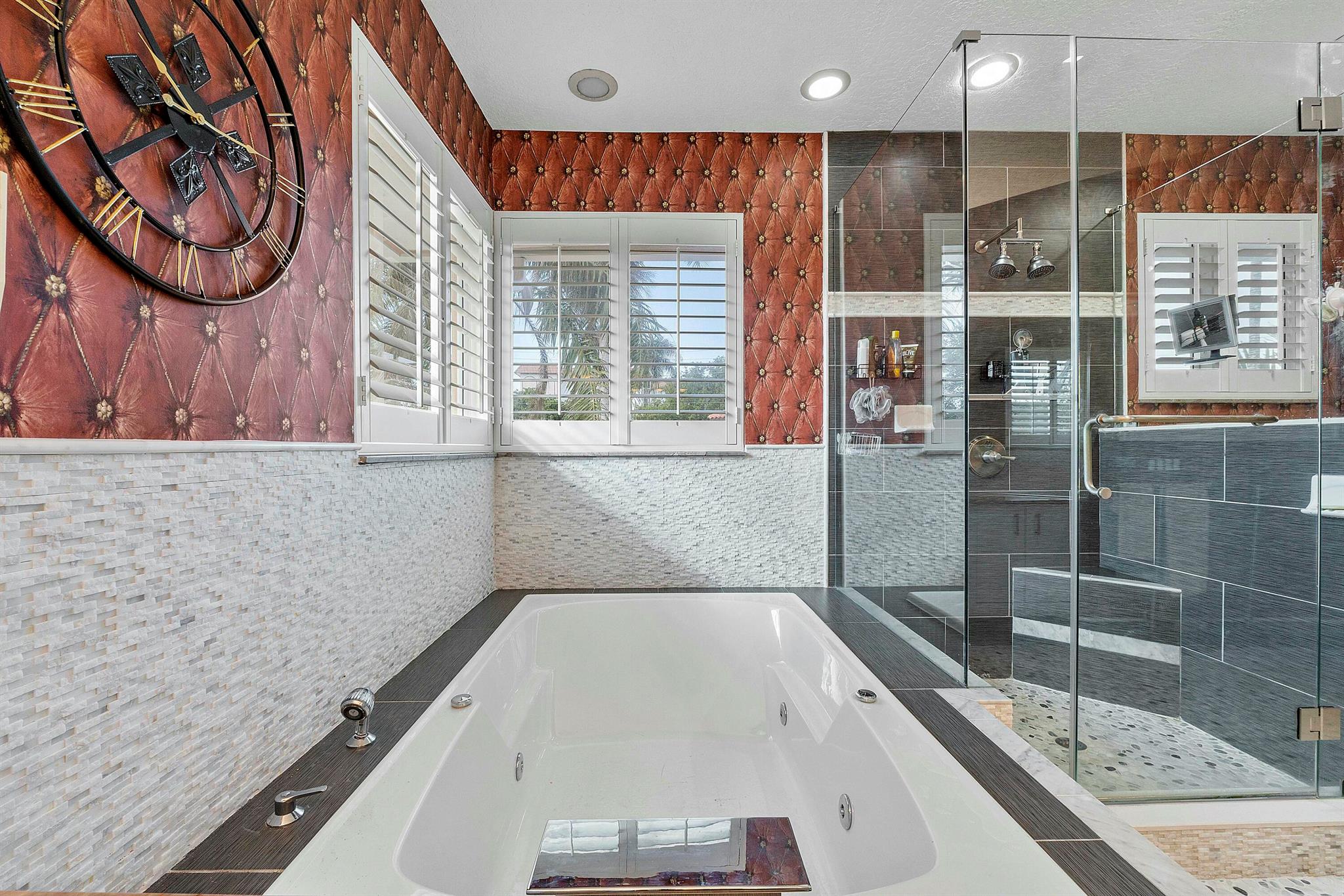 TROPIC ISLE - Residential