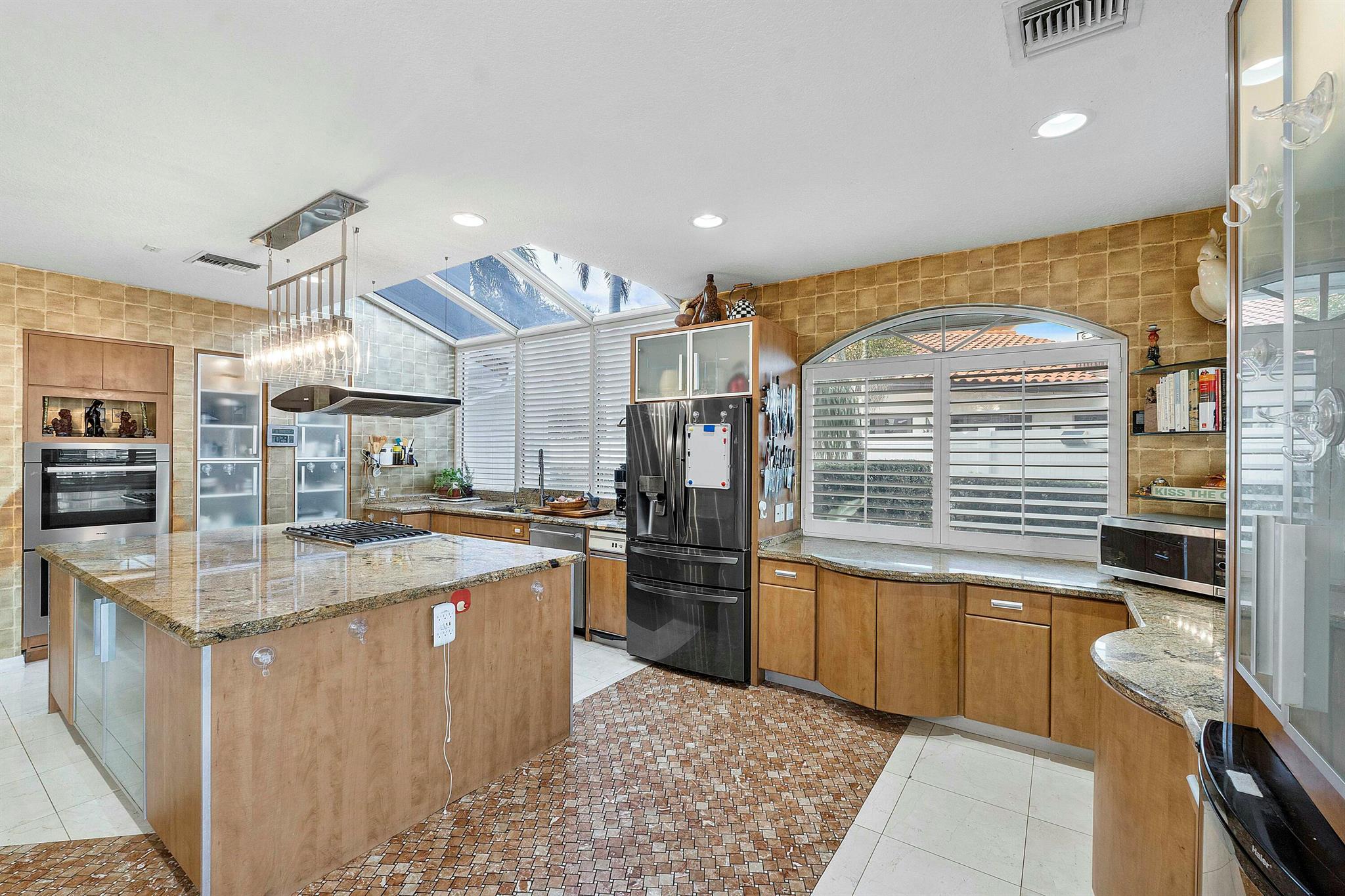 TROPIC ISLE - Residential