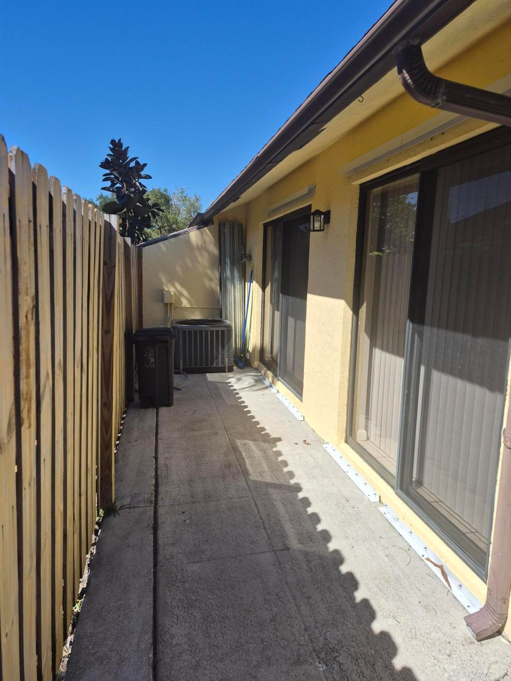 Photo of 394 Springdale Circle, Palm Springs, FL 33461 (MLS # R11166510)