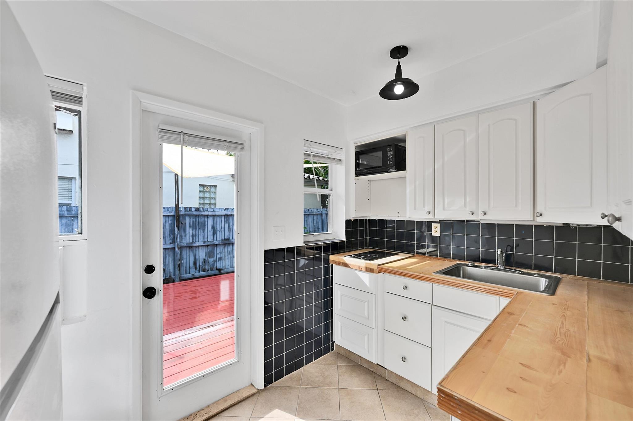 Stranahans Sub 3-115 D 2- - Residential Lease