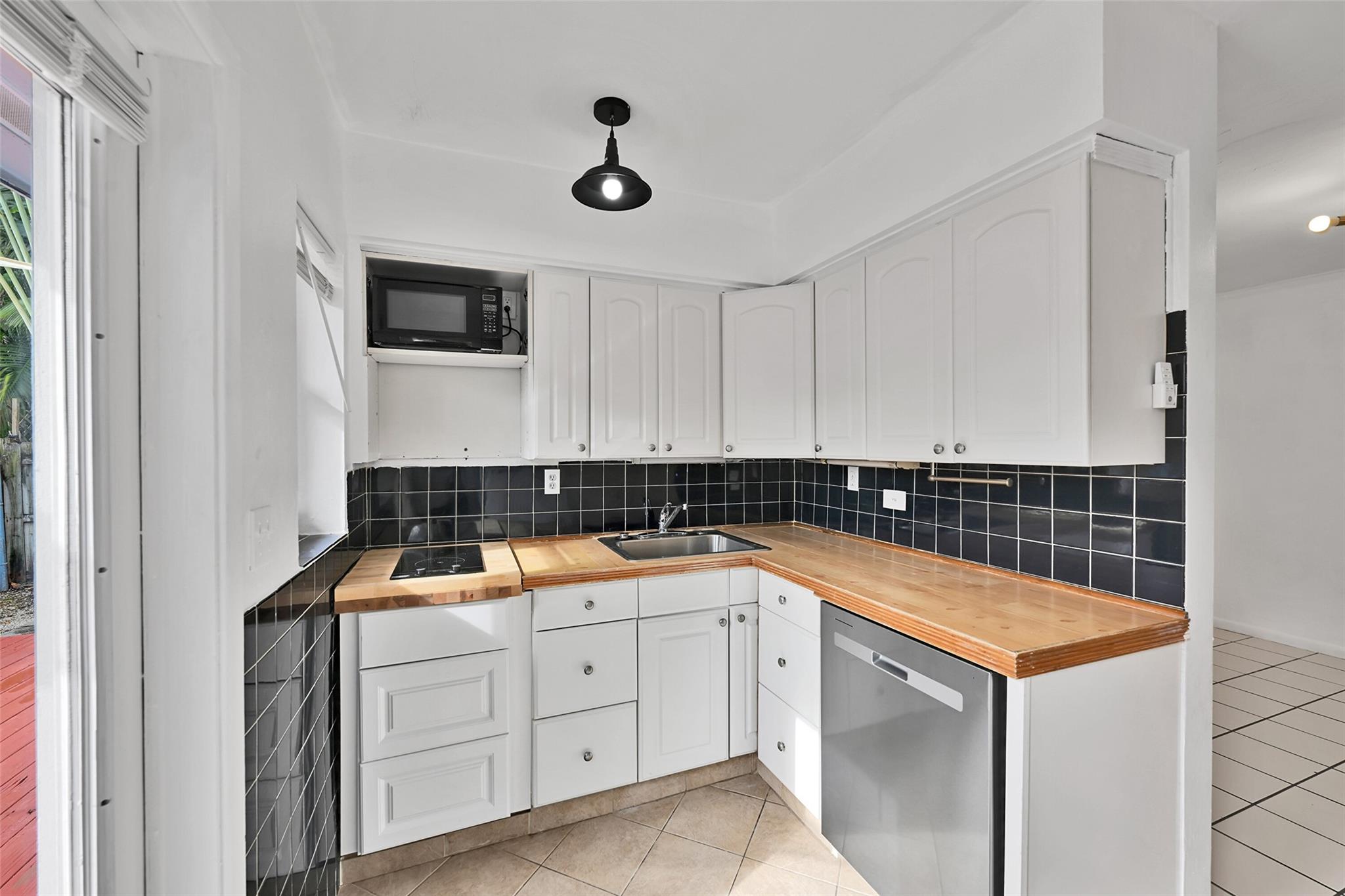 Stranahans Sub 3-115 D 2- - Residential Lease