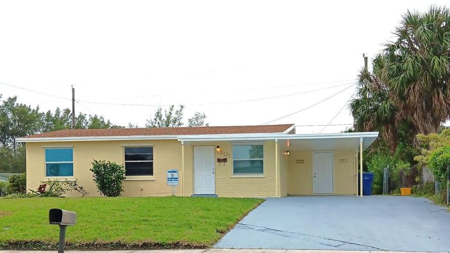 Cozy 3 bedroom 1 bath SINGLE FAMILY HOME, in the beautiful City Of Riviera Beach! Close to schools, shops & it's just a 7 minute drive to the beach!!! Call TODAY to schedule a showing & to make this property your new home!!!
