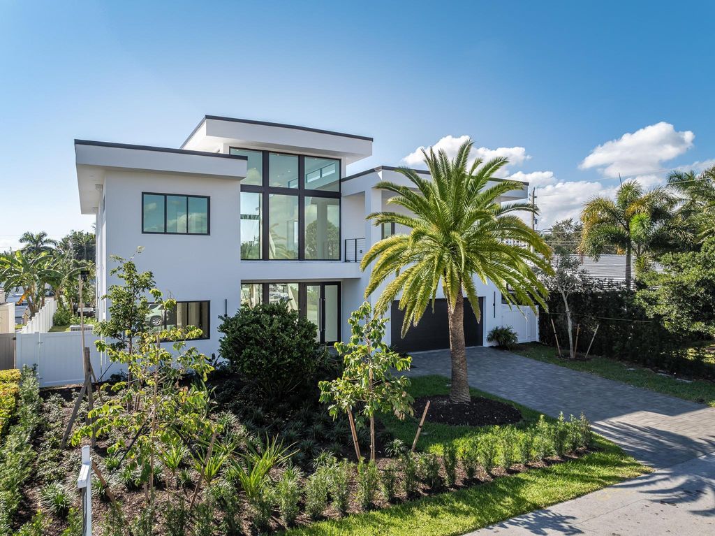 Photo of 2612 NE 4th St, Pompano Beach, FL 33062 (MLS # F10538026)