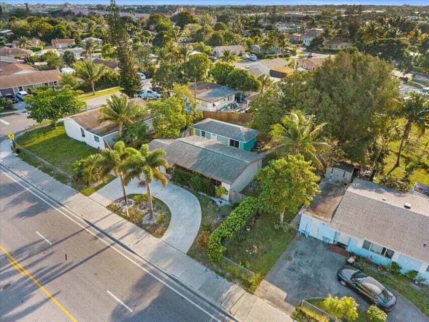 Photo of 2831 N SEACREST Boulevard, Boynton Beach, FL 33435 (MLS # B26063607)