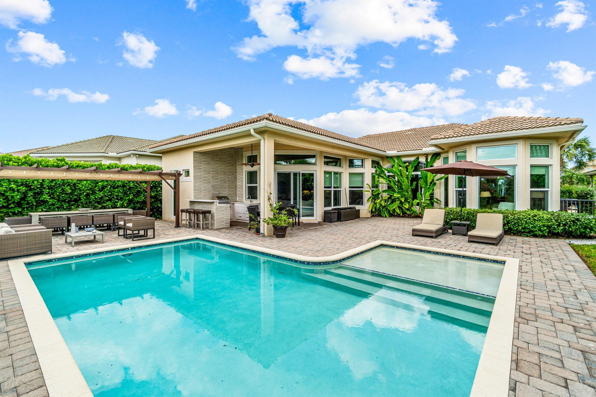 JUPITER COUNTRY CLUB - Residential Lease