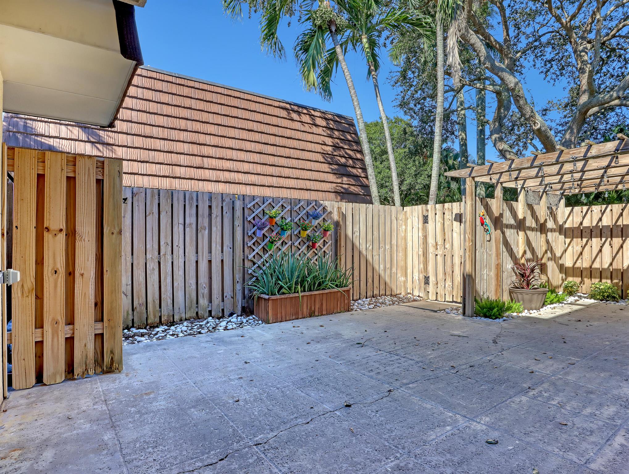 GARDEN LAKES AND GARDEN S - Residential