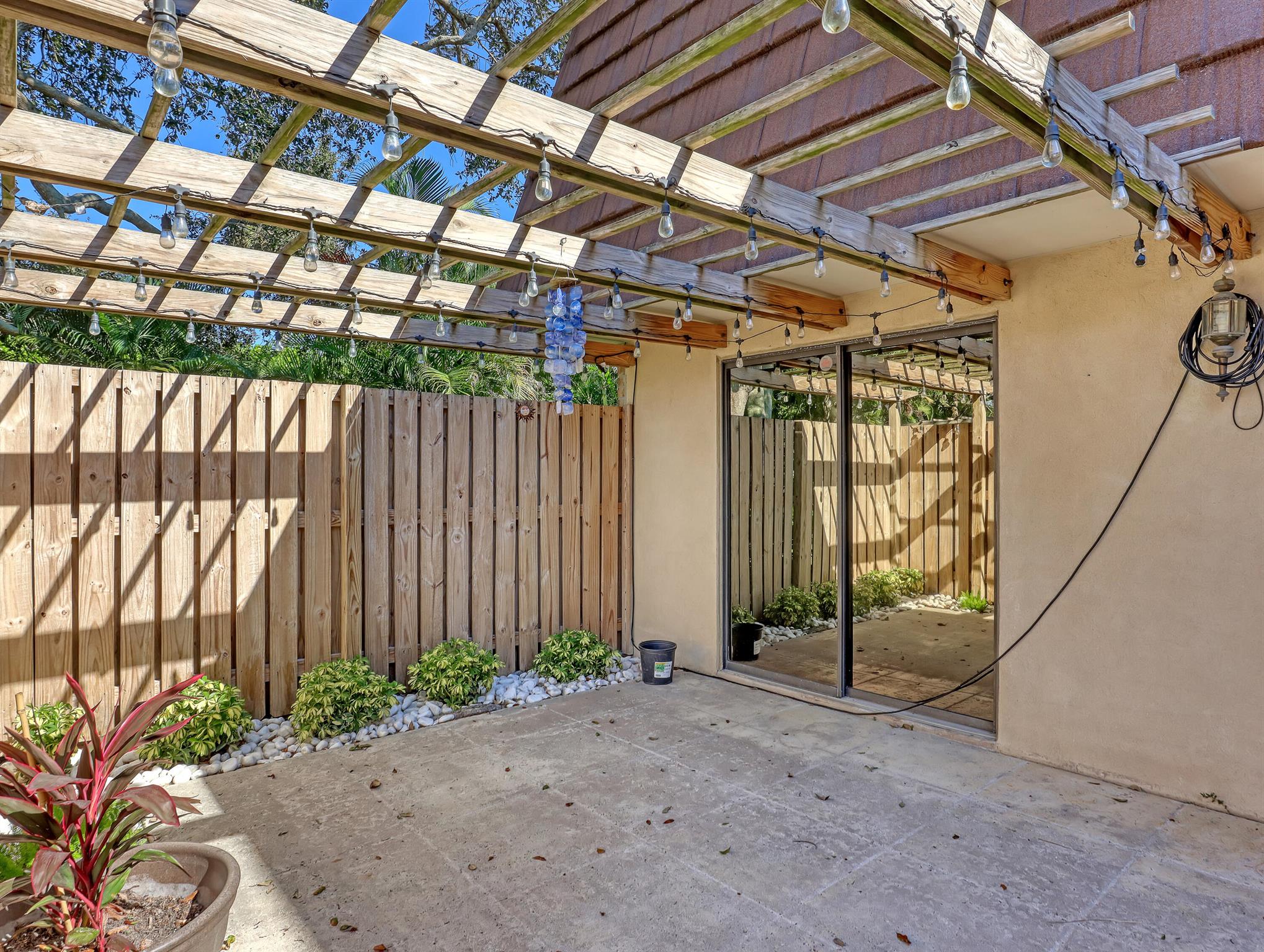 GARDEN LAKES AND GARDEN S - Residential