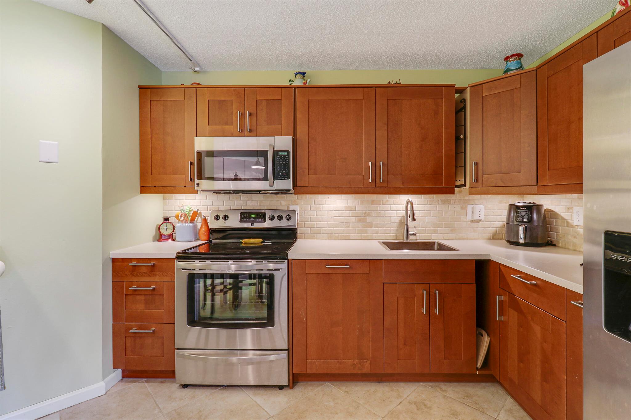 SAVANNAS CLUB CONDO - Residential