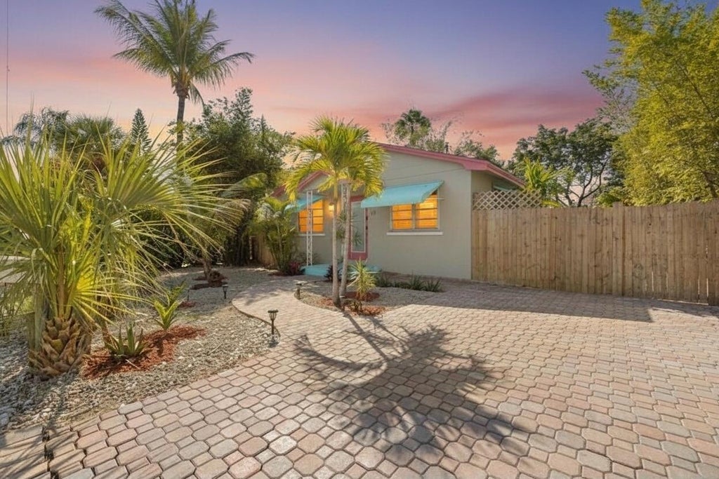 Photo of 101 E 25th Street, West Palm Beach, FL 33404 (MLS # B26082520)