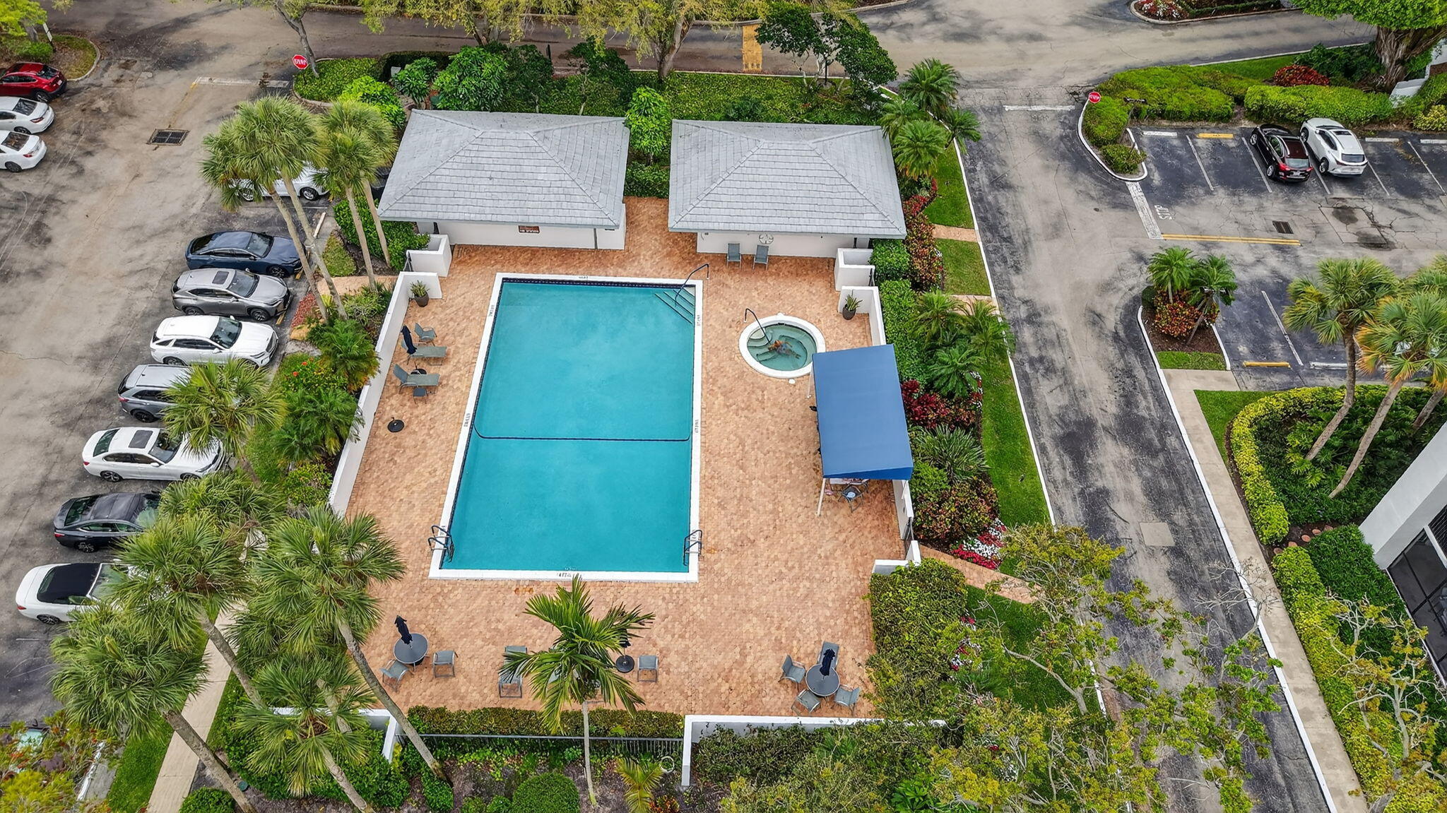 LAUREL OAKS & LAUREL OAKS CONDO - Residential