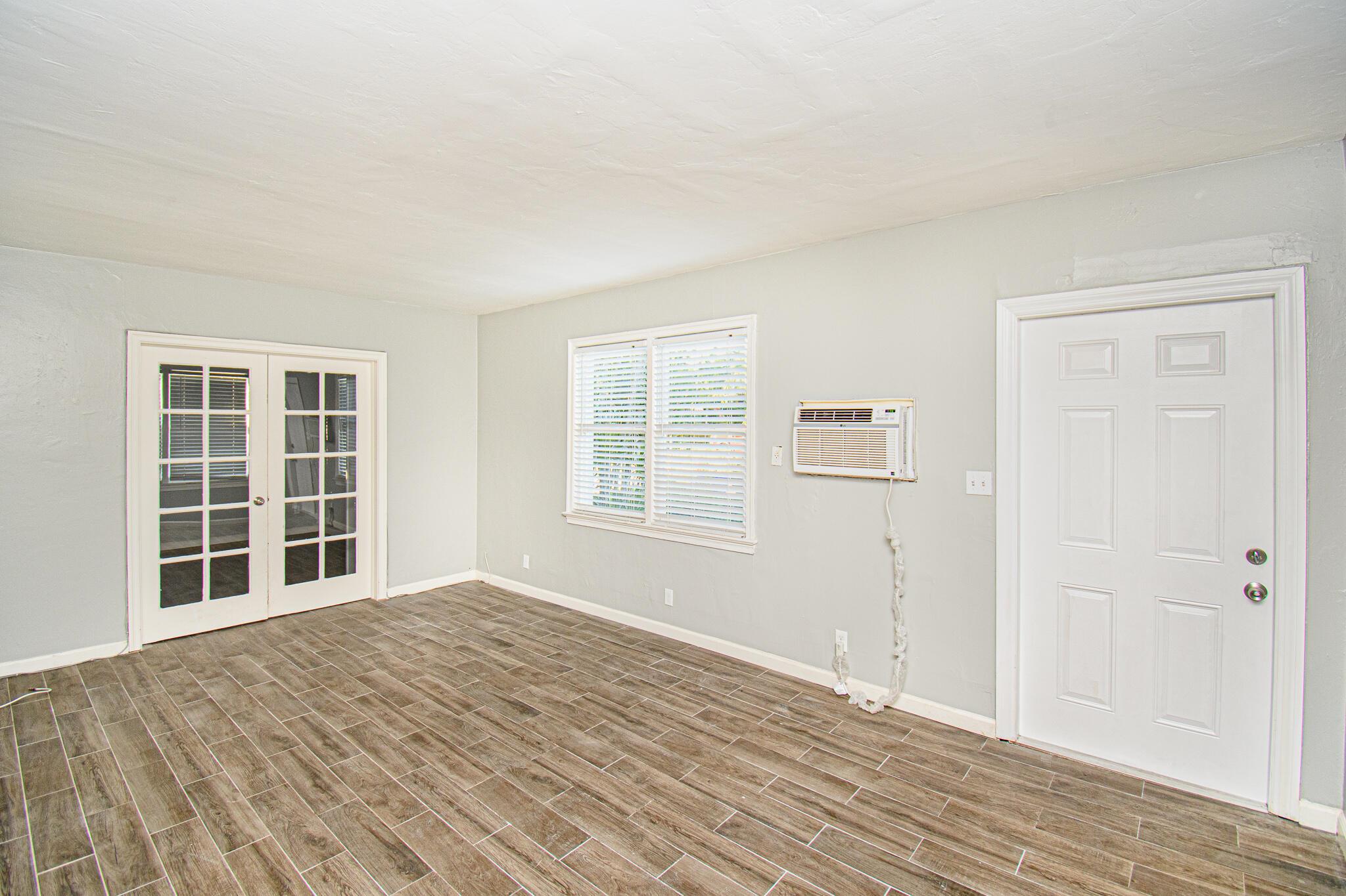 STRANAHANS SUB - Residential Lease