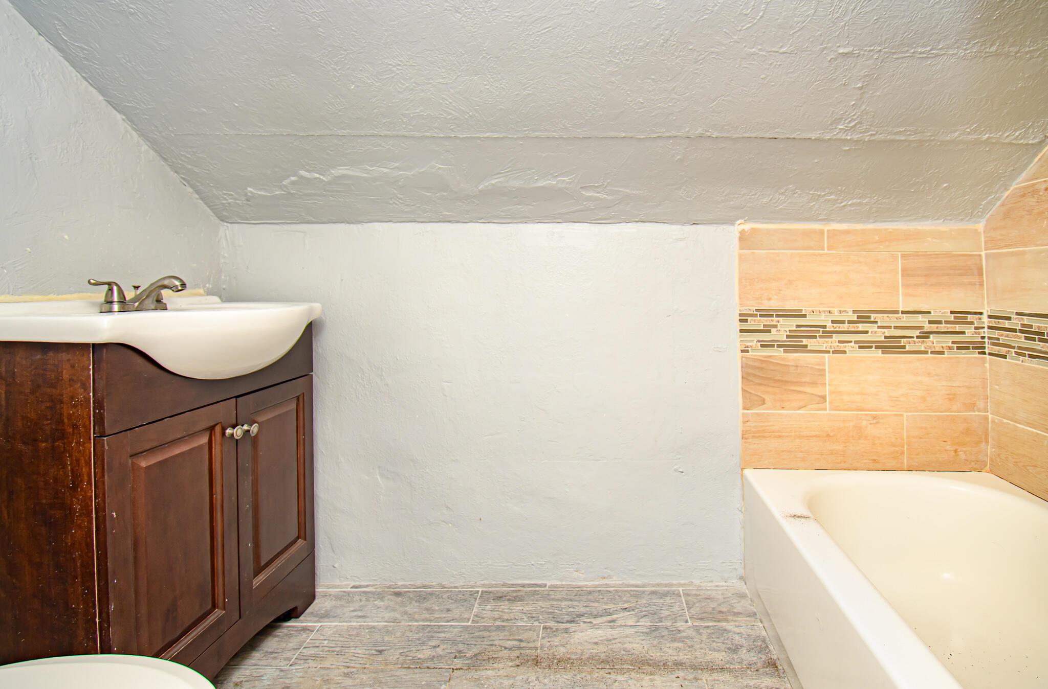 STRANAHANS SUB - Residential Lease