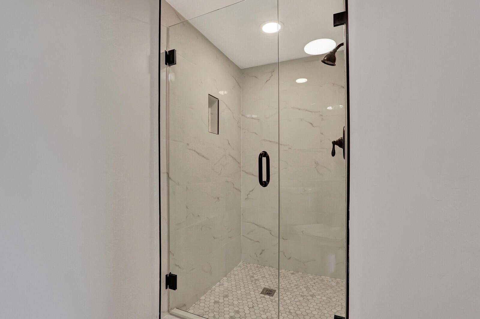 UNO LAGO 7 CONDO - Residential Lease