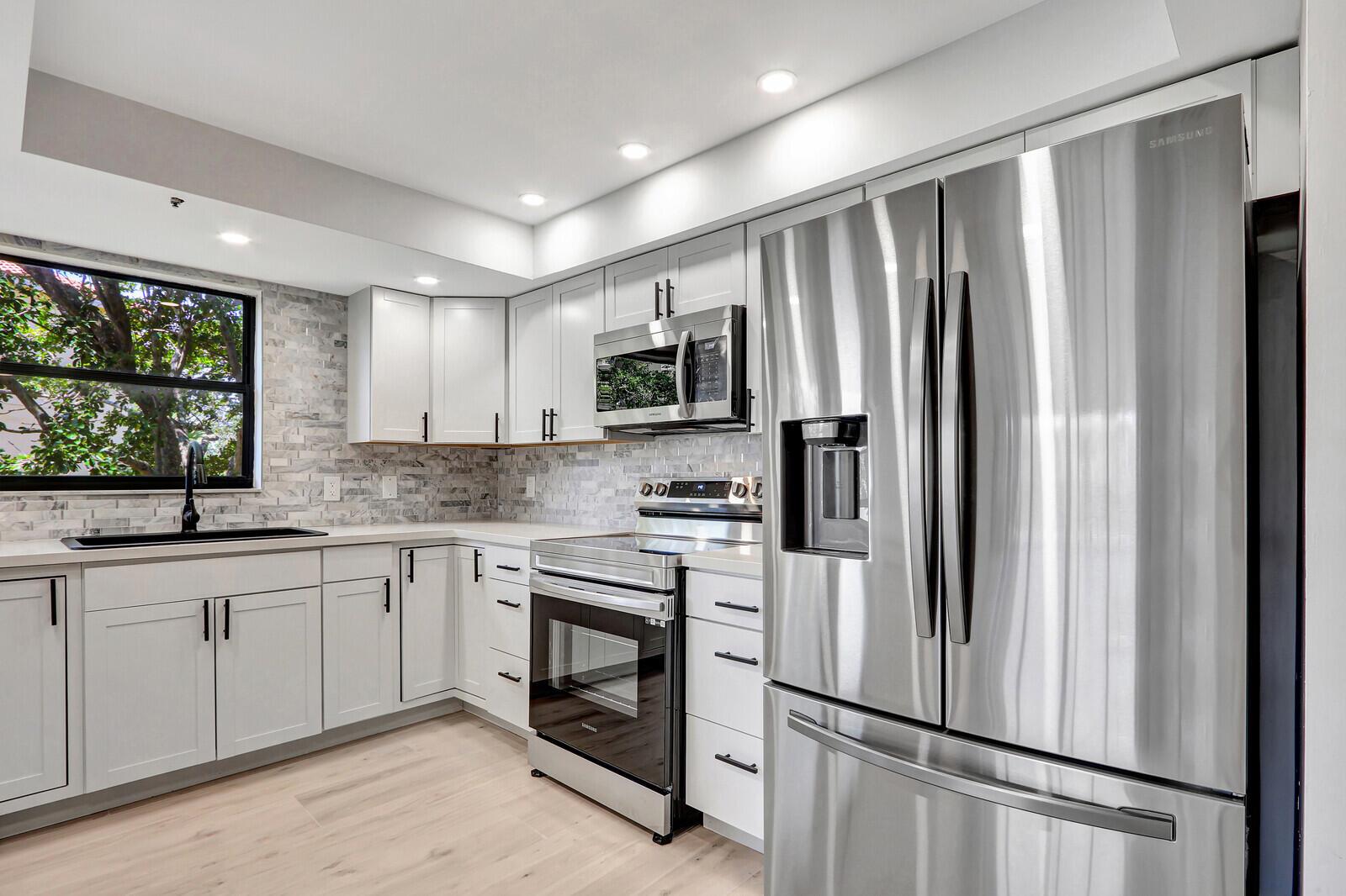UNO LAGO 7 CONDO - Residential Lease