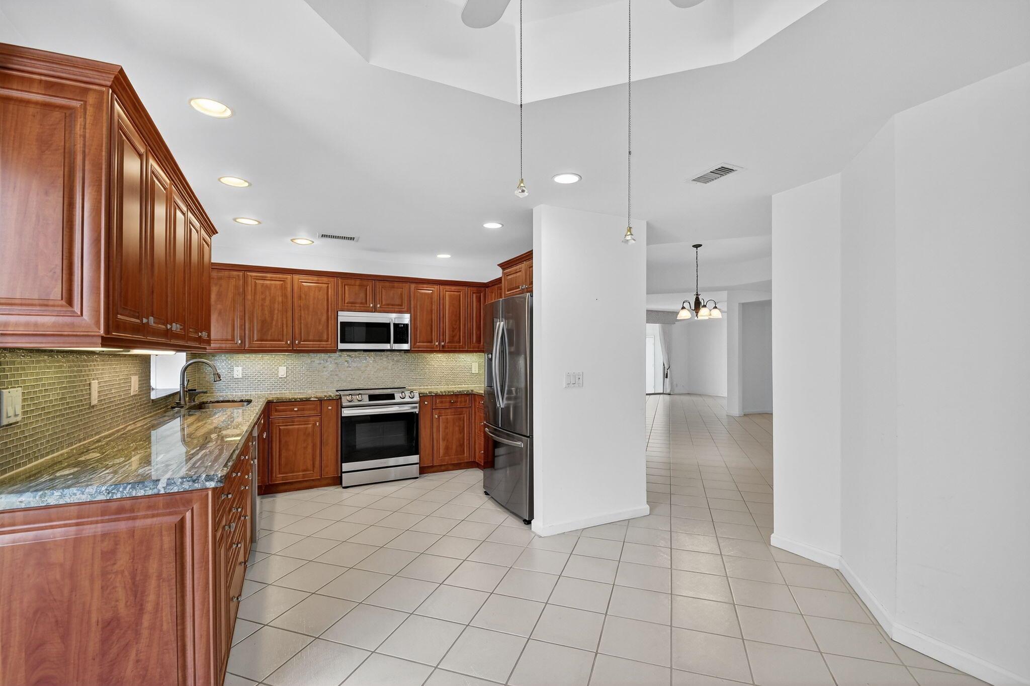 BRIARWOOD AT INDIAN SPRIN - Residential