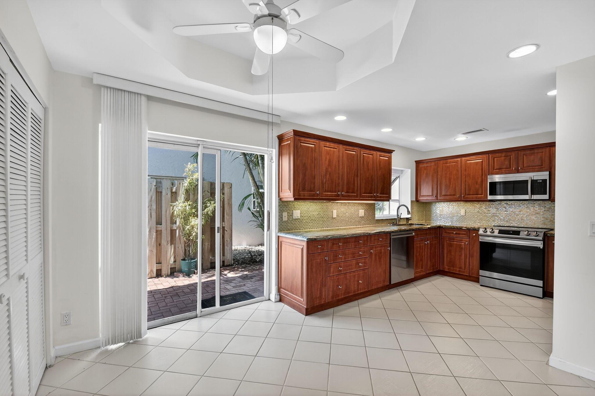 BRIARWOOD AT INDIAN SPRIN - Residential