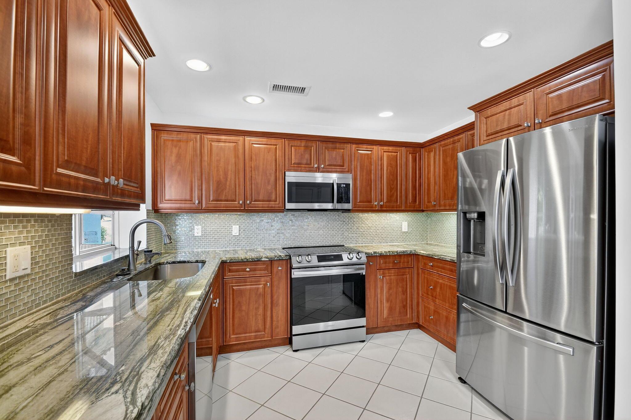 BRIARWOOD AT INDIAN SPRIN - Residential