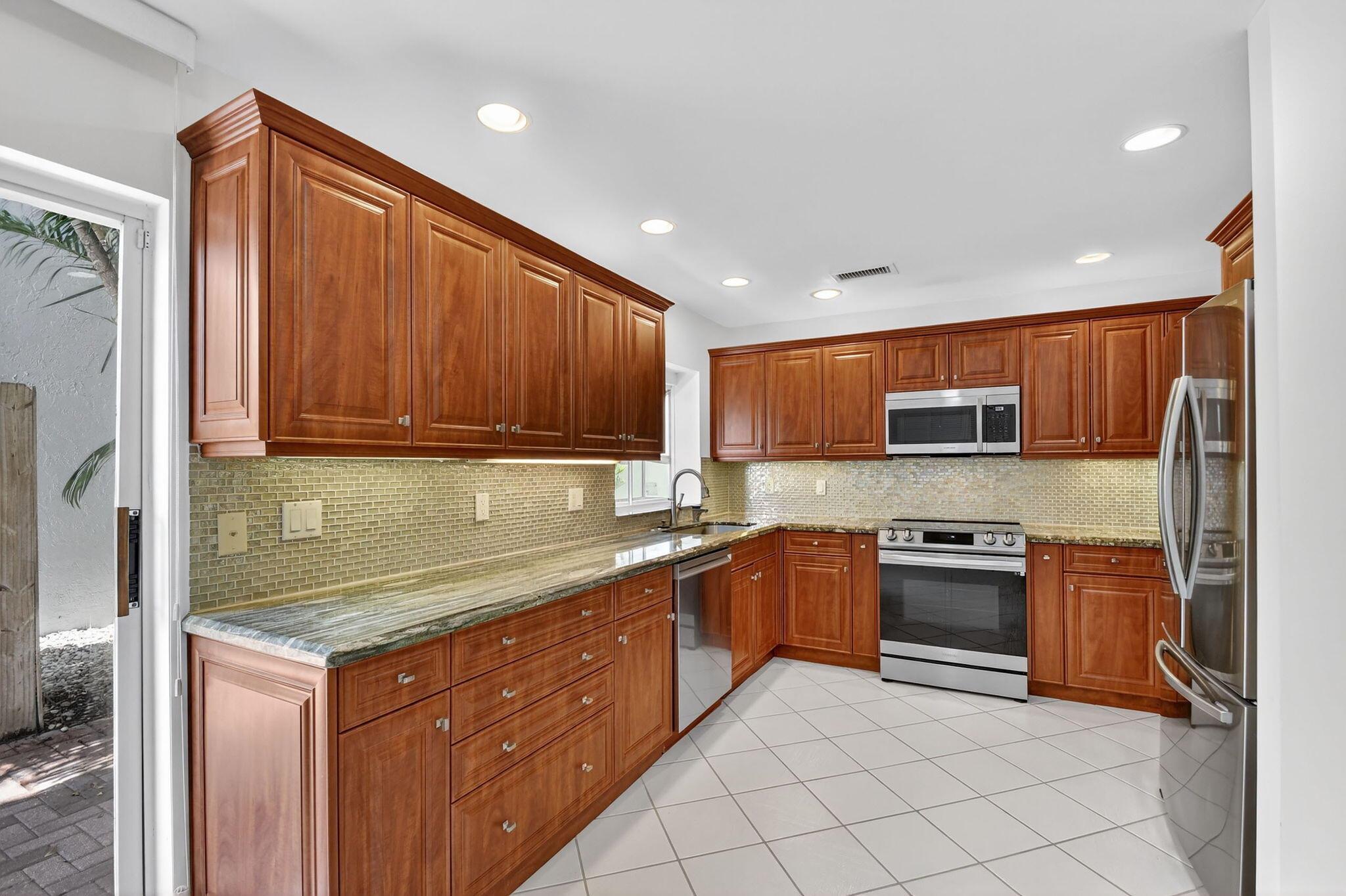 BRIARWOOD AT INDIAN SPRIN - Residential