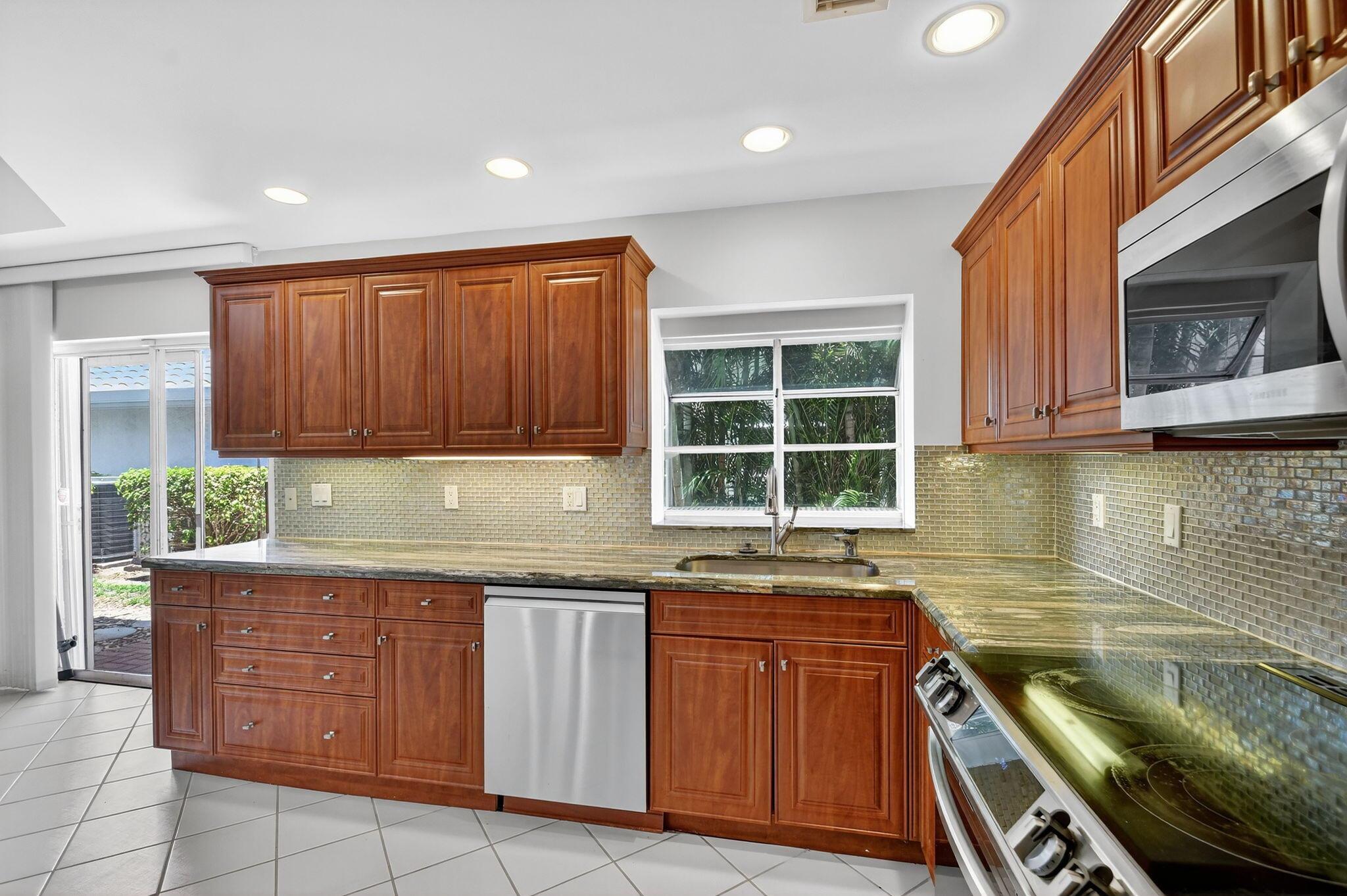 BRIARWOOD AT INDIAN SPRIN - Residential