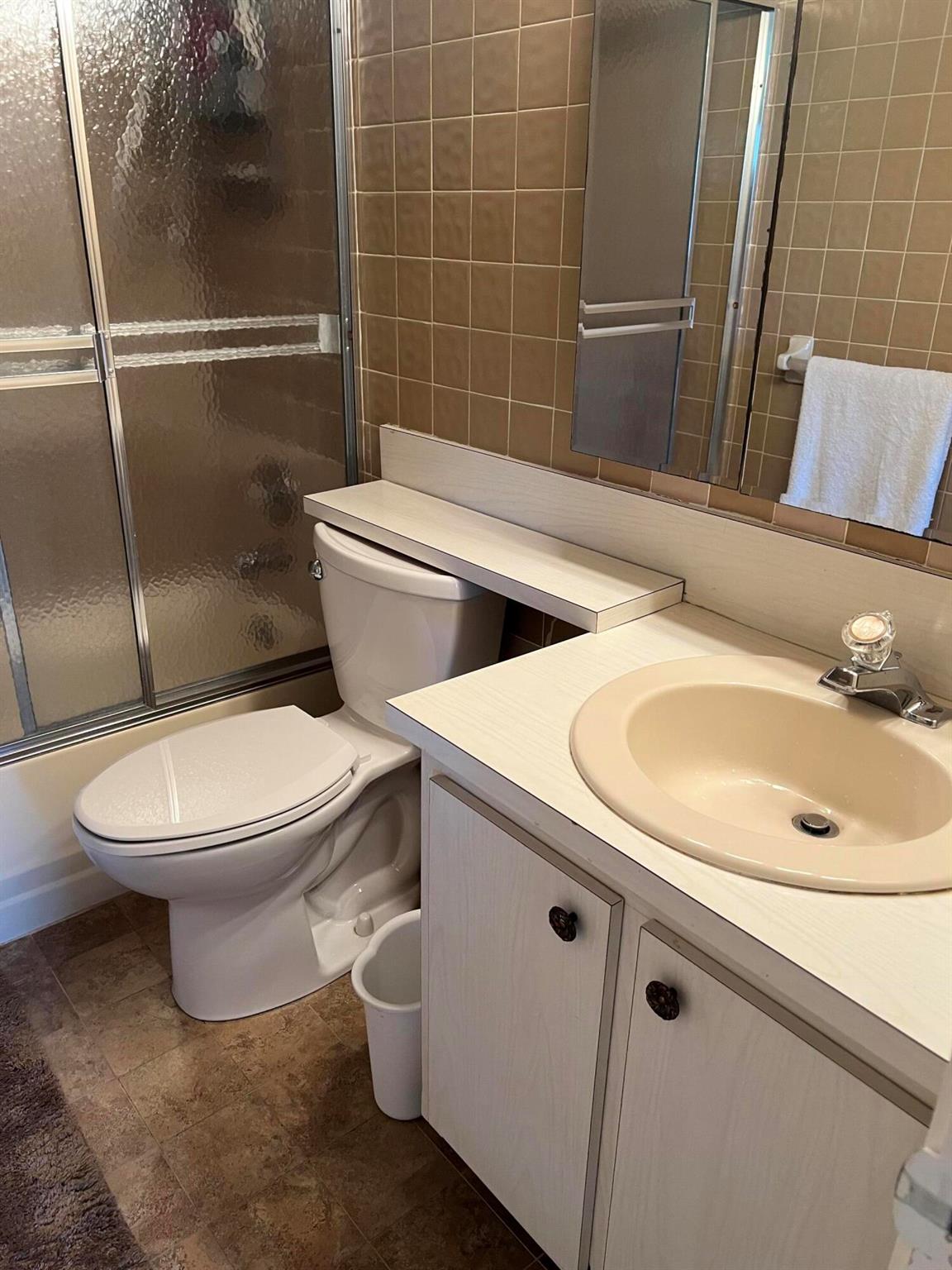 LAKESIDE VILLAGE CONDO 1 - Residential