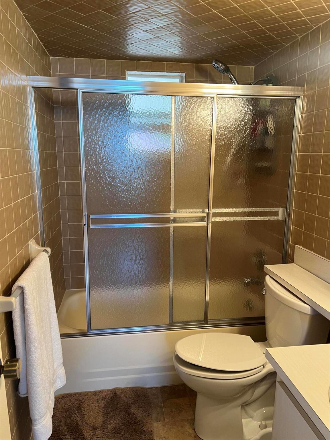 LAKESIDE VILLAGE CONDO 1 - Residential