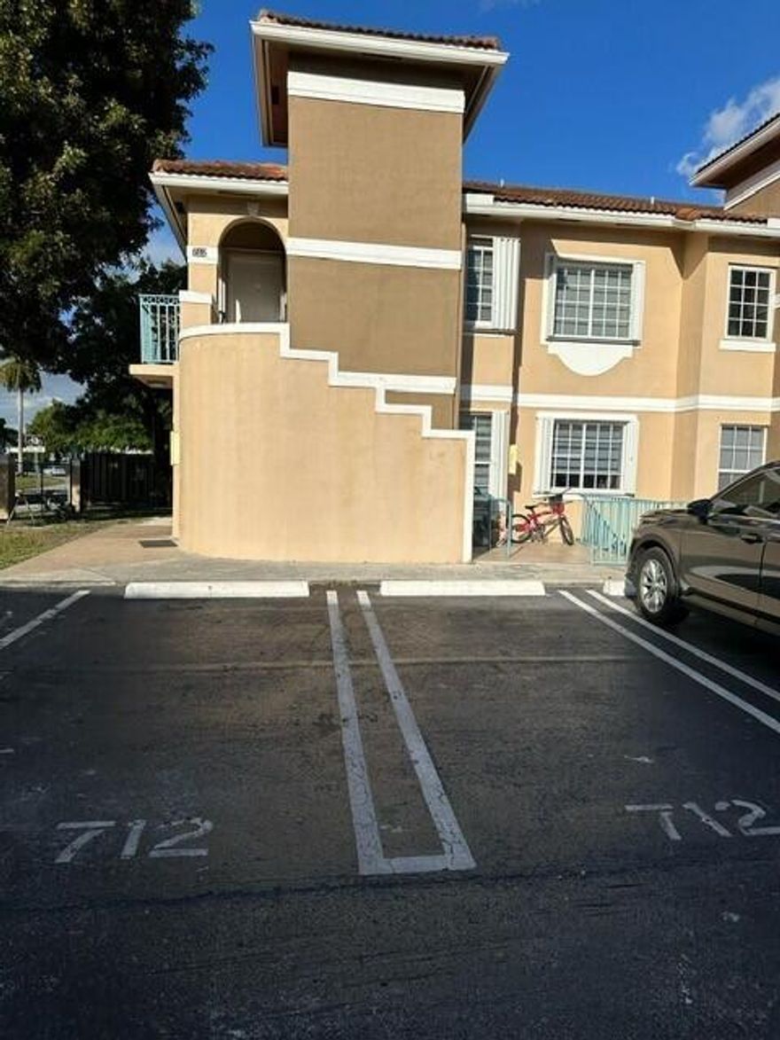 LOVELY 2ND FLOOR 3 BR 2 BATH CORNER UNIT IN TRANQUIL LAGO LINDO. SPACIOUS OPEN LIVING AREA. COMMUNITY POOL, CLUBHOUSE WELL MAITAINED GROUNDS WITH A SECURED GATE ENVIRONMENT..