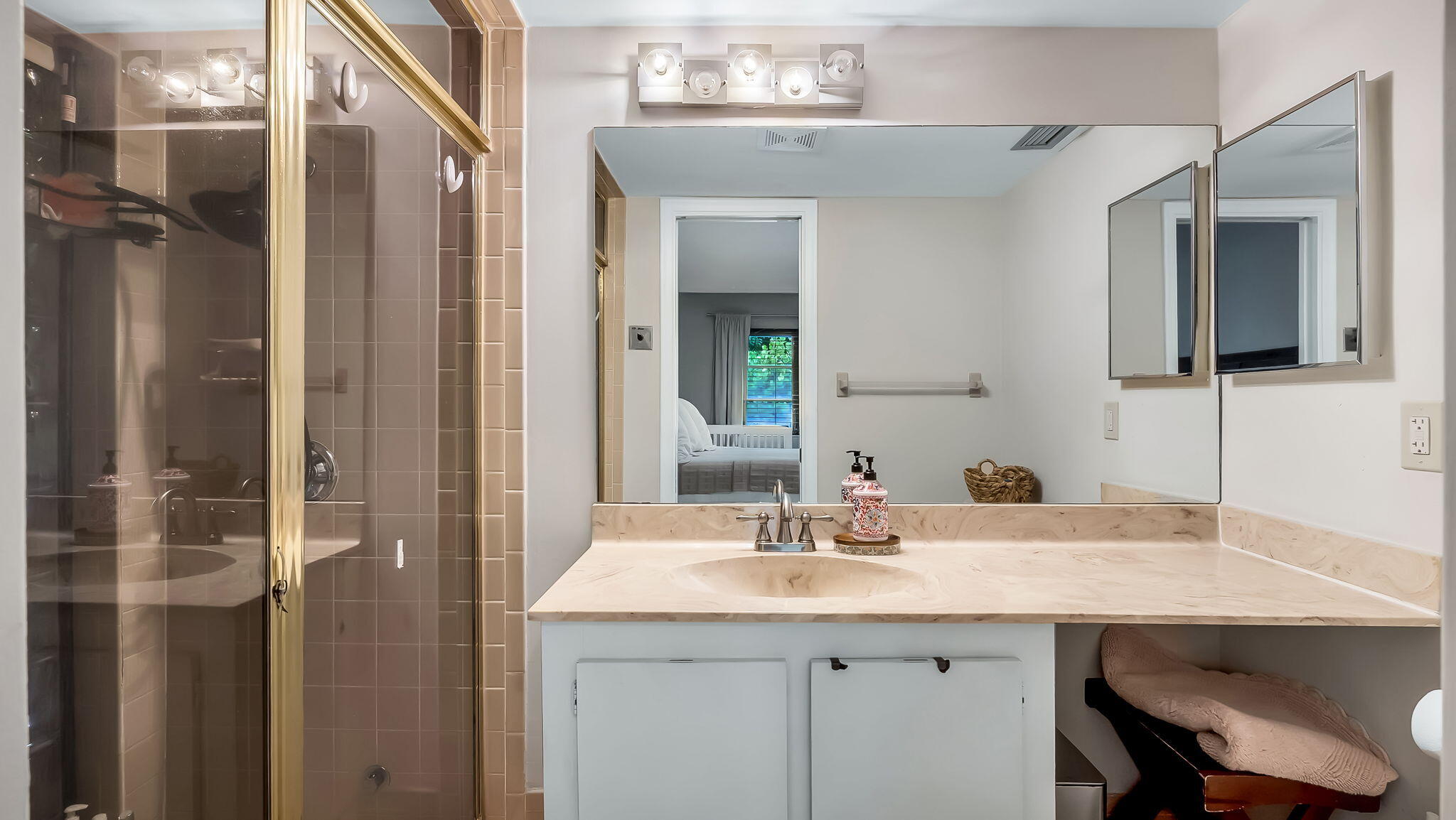 SHADYWOODS PH TWO - Residential Lease
