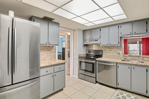3154 Via Poinciana 409 Lake Worth FL 33467