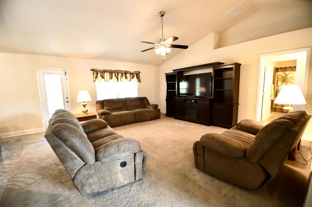 VERO LAKE ESTATES UNIT R - Residential