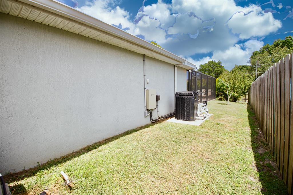 VERO LAKE ESTATES UNIT R - Residential