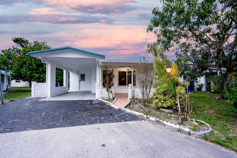 Single Family Residence in Lauderdale Lakes FL 5071 43rd St St.jpg