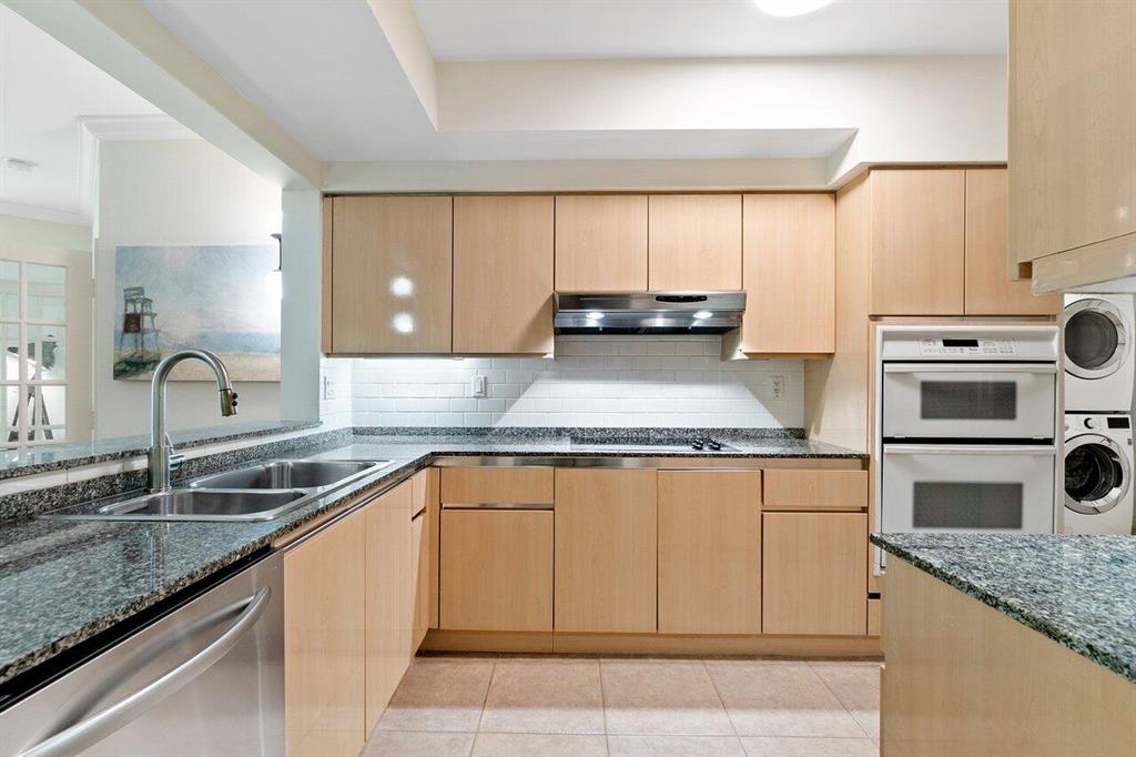 TOWNSEND PLACE CONDO - Residential