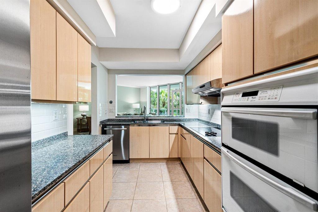 TOWNSEND PLACE CONDO - Residential