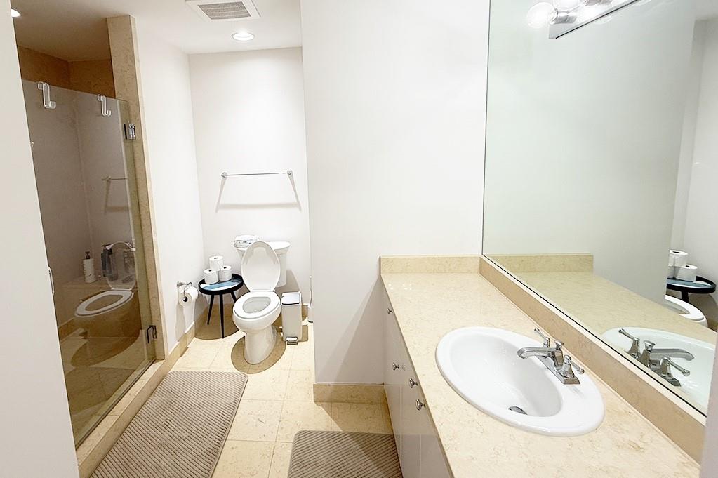 Turnberry Village So Towe - Residential Lease