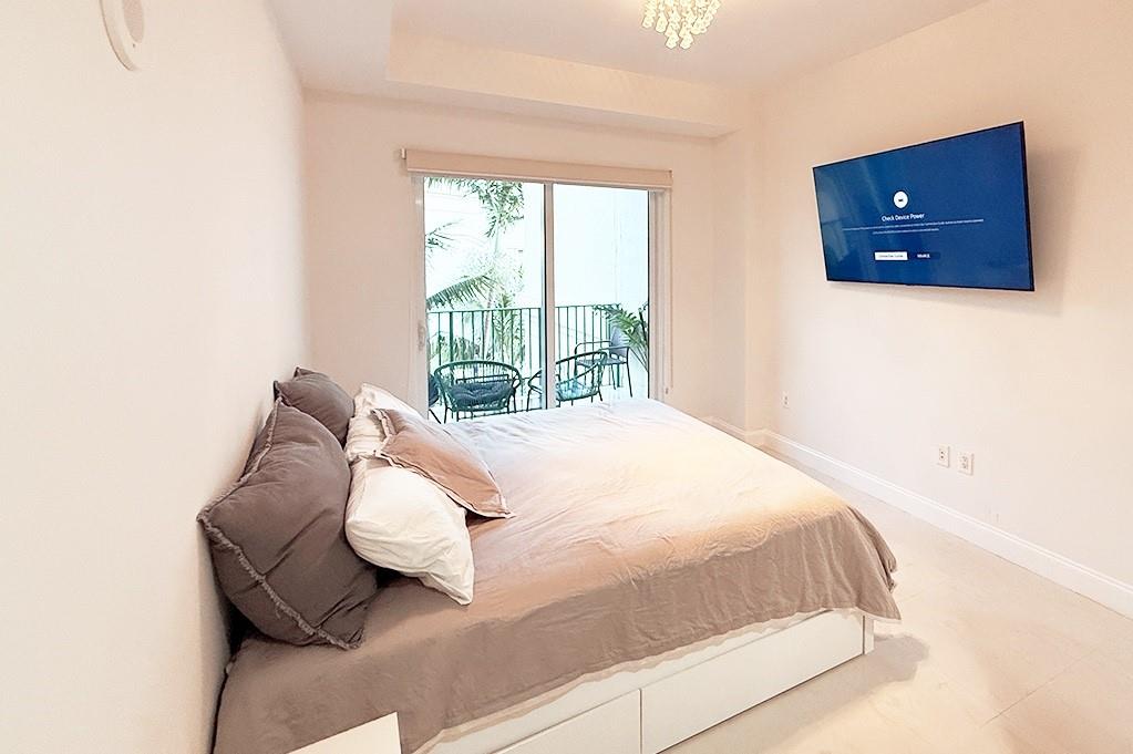 Turnberry Village So Towe - Residential Lease