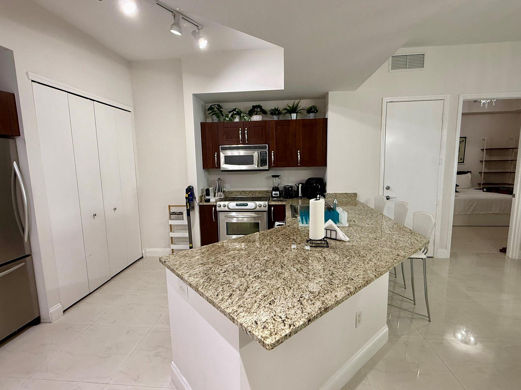 Turnberry Village So Towe - Residential Lease