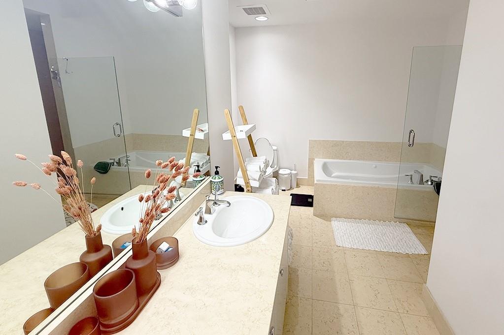 Turnberry Village So Towe - Residential Lease