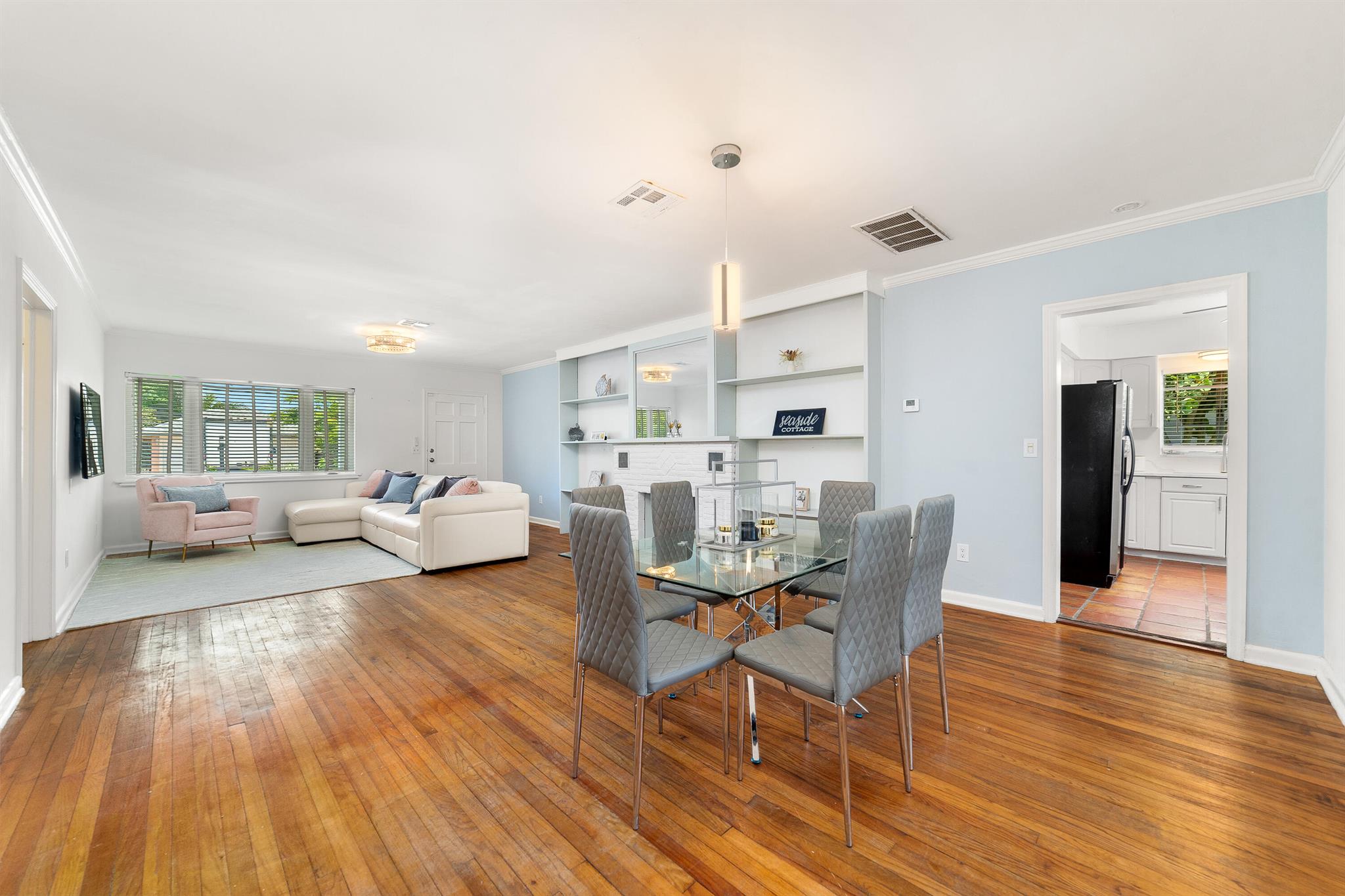 1714 N Palmway