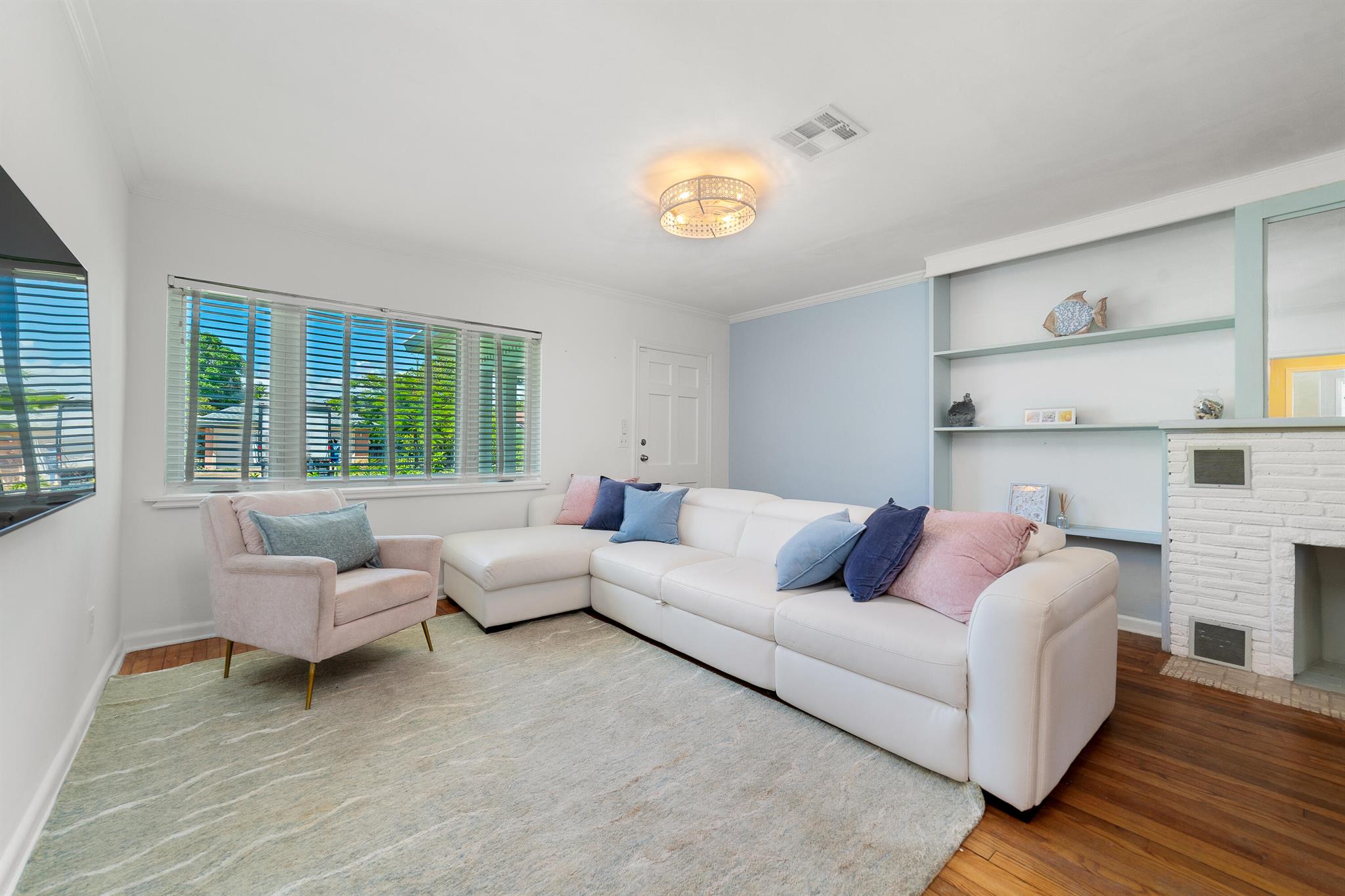 1714 N Palmway
