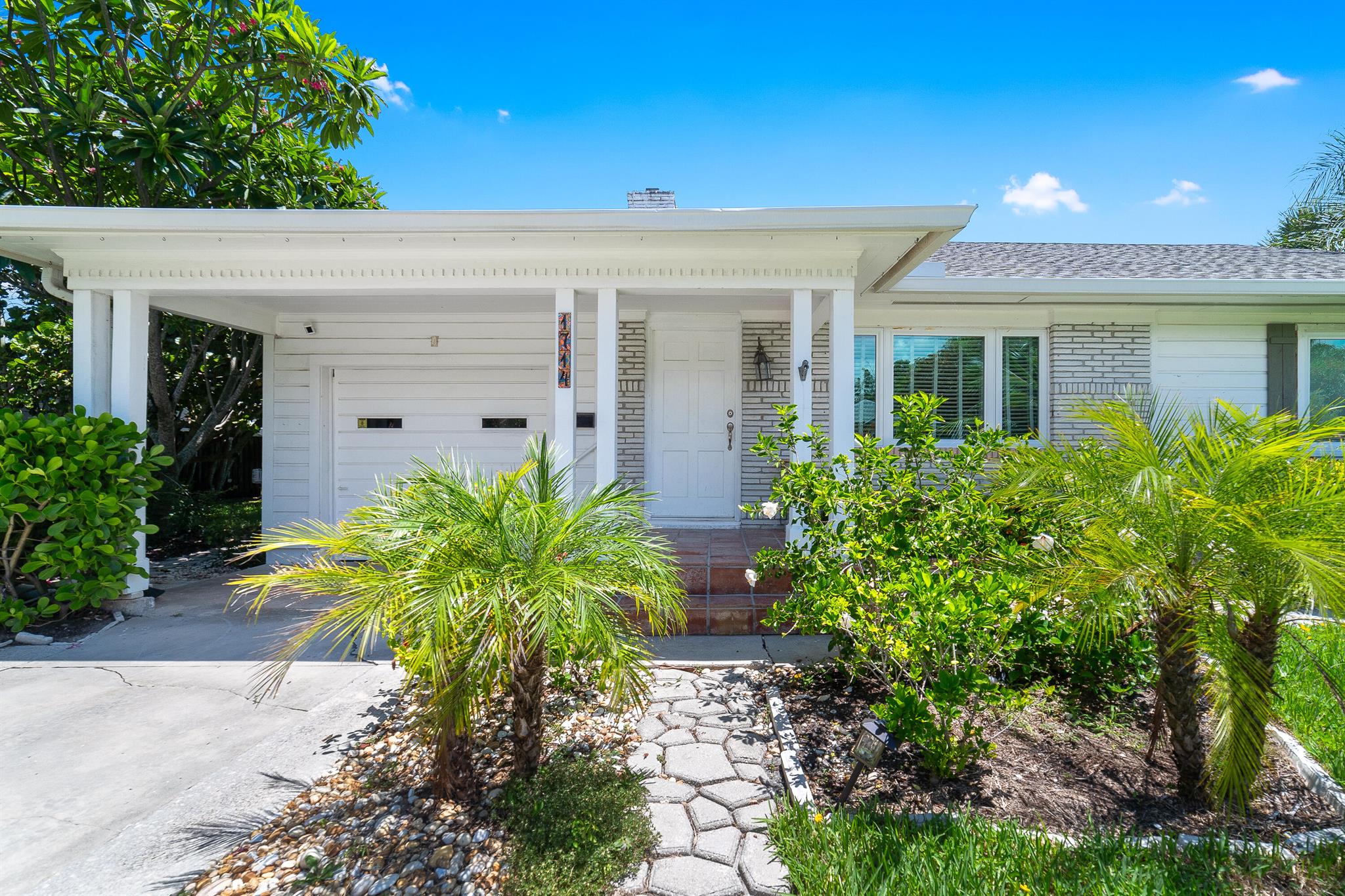 1714 N Palmway