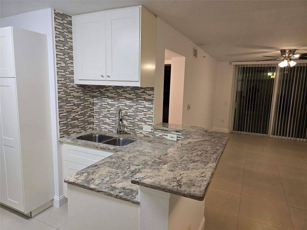 Photo of 914 Villa Circle #914, Boynton Beach, FL 33435 (MLS # F10481335)