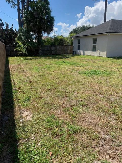 Single Family Residence in Port St Lucie FL 1555 Leisure Lane Ln 28.jpg