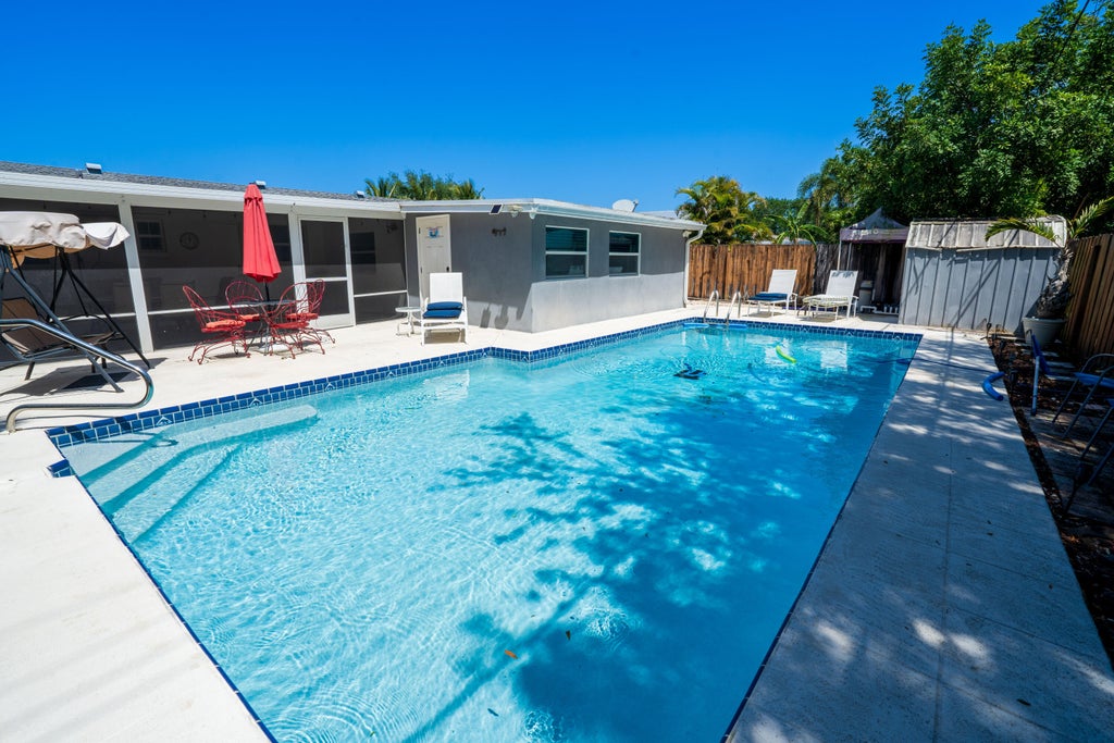 Photo of 4386 Bamboo Drive, Palm Beach Gardens, FL 33410 (MLS # B26055758)